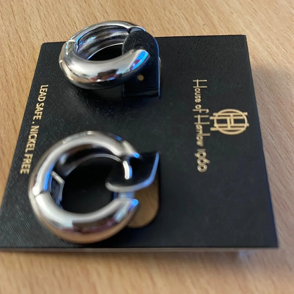 NWT House of Harlow Huggie Earrings - Picture 2 of 6